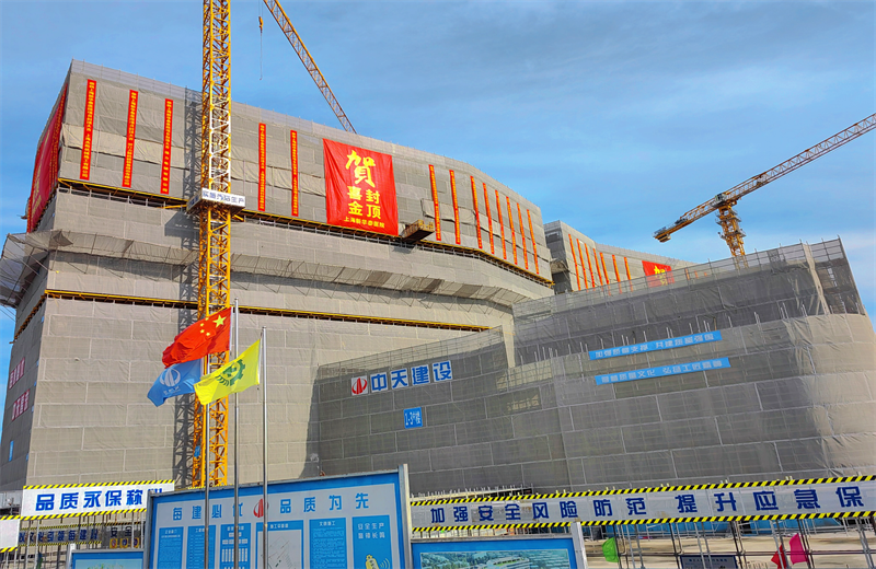 2024年10月30日，1277星际电子游戏三建上海新华泰医院项目主体封顶。